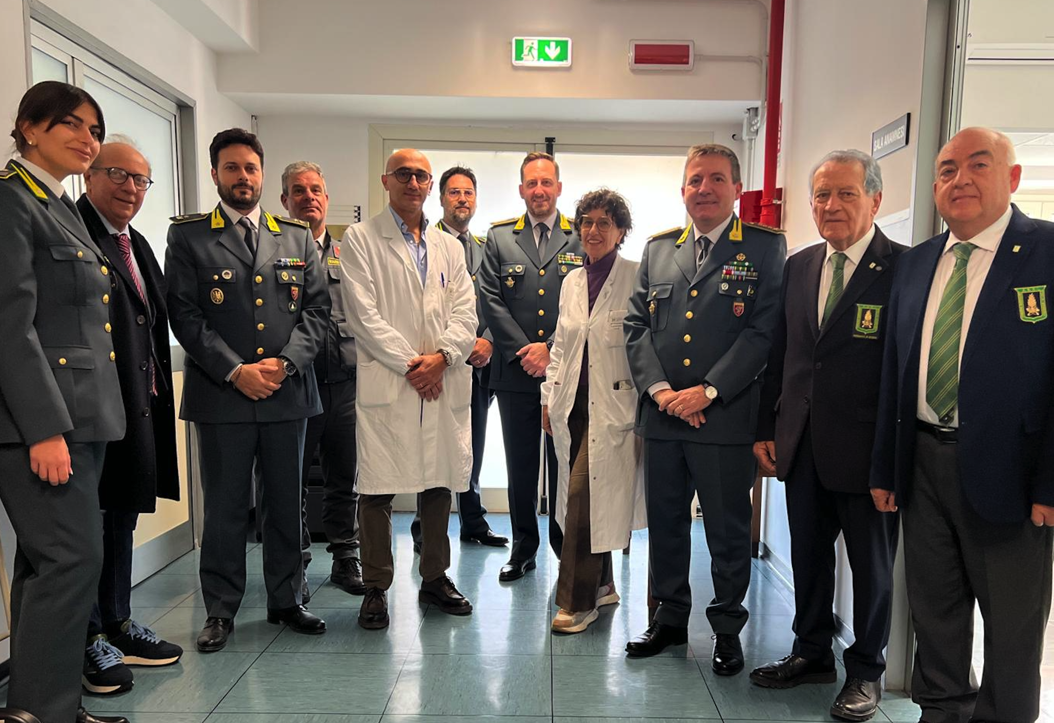Foto guardia di finanza dopo la donazione di sangue 394